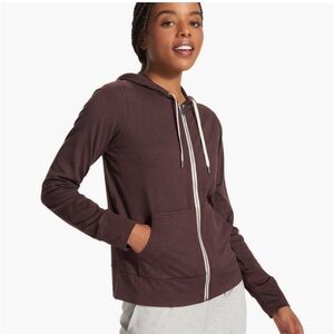 Vuori Halo Performance Hoodie in Mahogany Heather